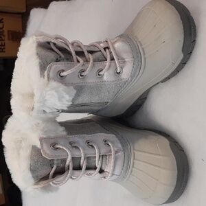 Size 6 boots by Oshkosh Bgosg